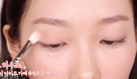 眼影需要卸妝嗎？閃亮海灘眼妝教程