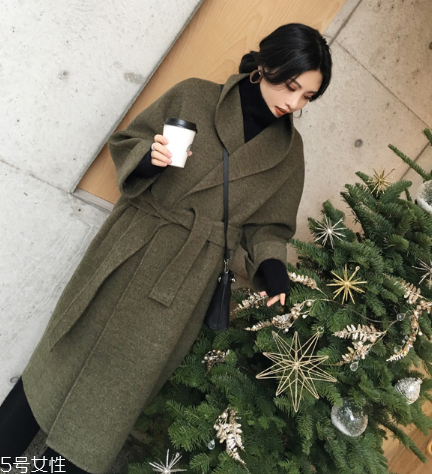 大衣和羽絨服哪個(gè)保暖？這個(gè)冬天不會冷