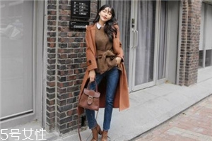 過膝大衣配什么褲子？各種混搭瞬間出眾