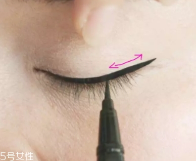 眼線筆和眉筆可以通用嗎？眉筆不能畫眼線