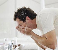 洗臉時一定要順時針嗎？只是一種習(xí)慣