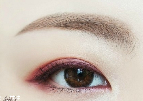 2018秋冬酒紅色眼妝怎么畫？神秘又有女人味的妝容