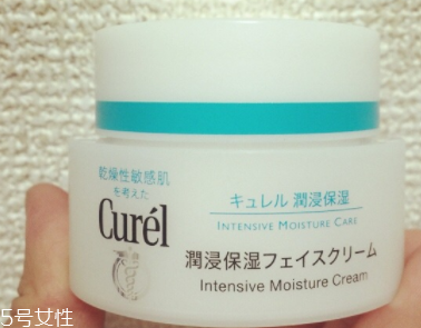 Curel乳霜早晚都能用嗎？夜間用最好