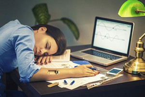 熬夜后吐血是怎么回事？疾病是主因