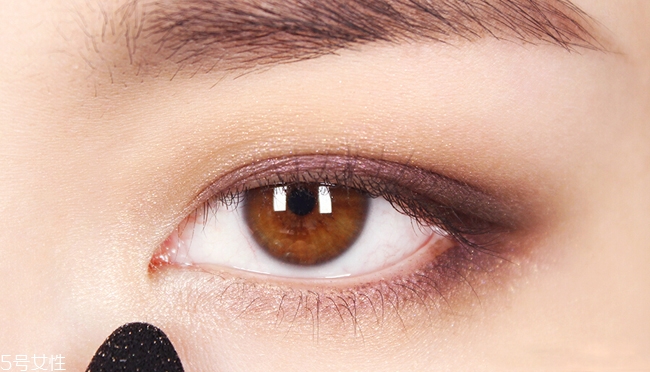 西柚色眼影怎么畫？教你畫高冷女神妝容
