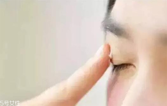 化眼妝對眼睛有害嗎？好看又迷人的眼妝