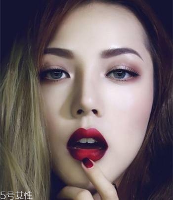 2018秋冬酒紅色眼妝怎么畫？神秘又有女人味的妝容