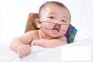 怎樣防止嬰幼兒弱視問題？三種方法合理預防
