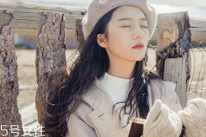 純色呢大衣怎么搭配？這樣搭美到?jīng)]朋友