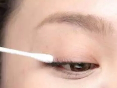 眼線膠筆怎么畫內(nèi)眼線？內(nèi)眼線四部曲圖解