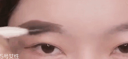 眉型常見失誤有哪些？眉頭壓實(shí)很難看