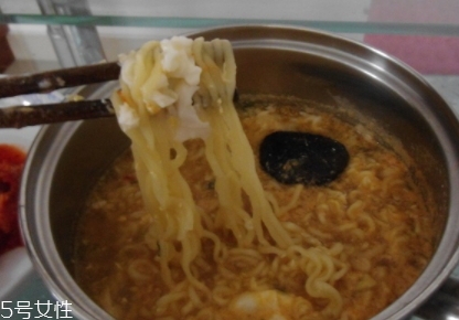 辛拉面多少錢(qián)一包？辛拉面價(jià)格有點(diǎn)偏貴