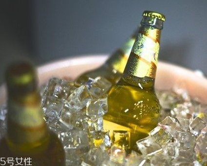 喝啤酒會(huì)豐胸嗎？不建議喝啤酒來豐胸