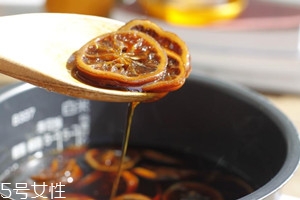冰糖燉檸檬的功效有哪些？冰糖燉檸檬好處多多