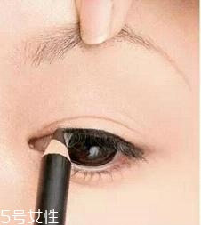 眼線液筆不出水怎么辦？畫眼線的常見誤區(qū)