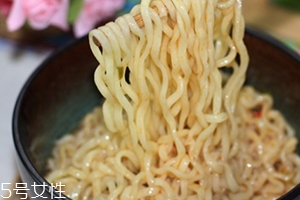 農(nóng)心辛拉面真的健康嗎？看看它非油炸的真面目