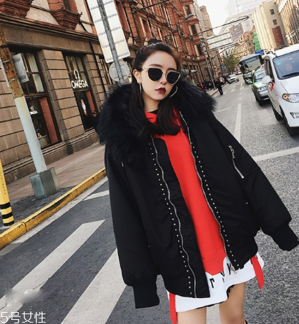 紅色衛(wèi)衣適合什么人穿？紅紅火火過(guò)新年