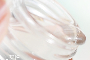 眼部凝膠和眼霜哪個好？眼部凝膠和眼霜不僅是質地區(qū)別