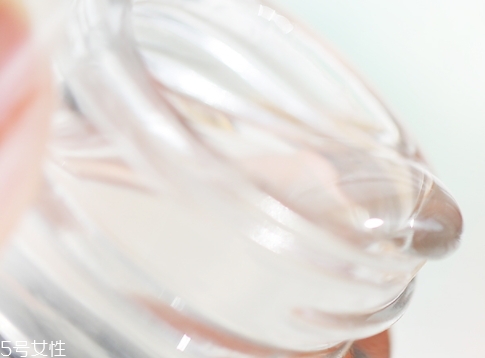 眼部凝膠什么時(shí)候用？更加推薦晚上用