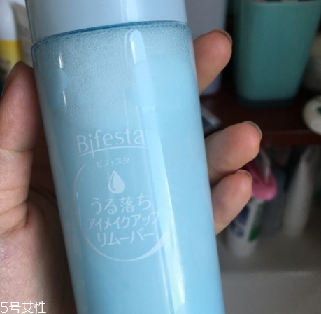 眼唇卸妝液和卸妝油哪個(gè)好？使用的區(qū)域不同