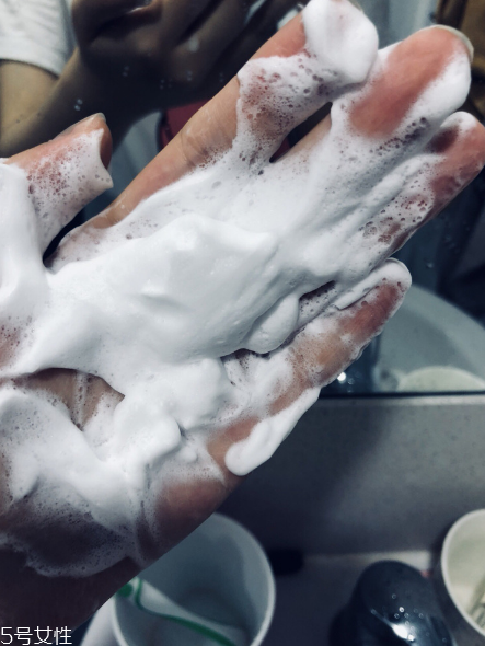 香奈兒洗面奶好用嗎？快吃下我這顆安利