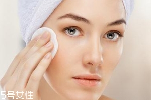 涂粉底液如何避免假面？少量多次慢慢調(diào)整