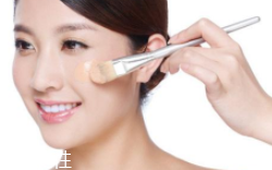 怎么打造裸妝底妝？粉底色號(hào)要選好