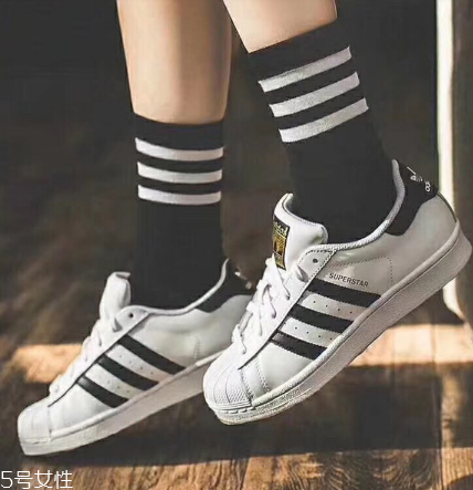 阿迪達斯有40.5碼嗎？阿迪達斯鞋碼這樣挑