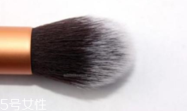腮紅為什么引起過敏？腮紅刷該洗了