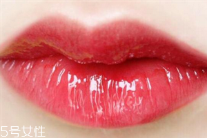 ysl唇釉怎么涂不掉色？唇部保養(yǎng)很重要