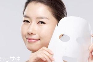 面膜不服帖怎么辦？中間剪開更好敷