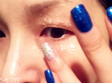 CPB晶致眼霜油不油？水油科學(xué)配比