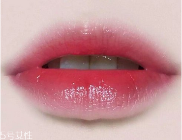 ysl唇釉怎么涂不掉色？唇部保養(yǎng)很重要