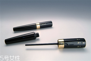 睫毛膏能帶上飛機(jī)嗎？睫毛膏需要單獨(dú)卸妝