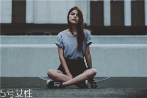 2018流行什么款式板鞋？超火的板鞋款式大盤(pán)點(diǎn)