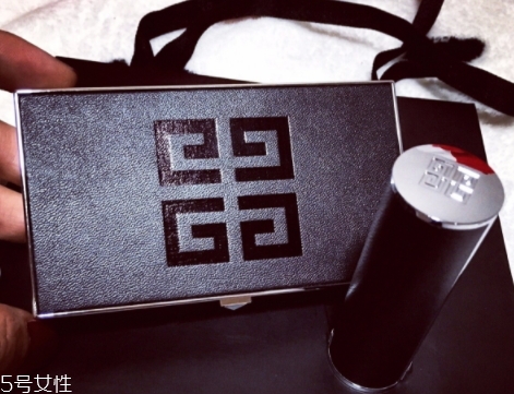 紀梵希粉餅哪款好？小羊皮四宮格啞光粉餅你站哪一款