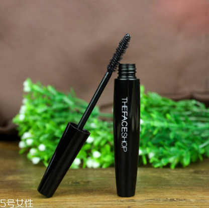 菲詩小鋪睫毛膏好用嗎？刷睫毛膏要注意這些