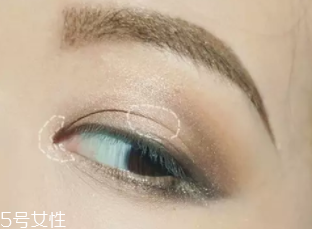 皮膚黑怎么選粉底？至少用兩種色號