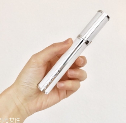 紀(jì)梵希睫毛膏哪款好？海膽折角睫毛膏任你選擇