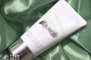 海藍之謎潔面泡沫和潔膚乳有什么區(qū)別？適合不同膚質(zhì)