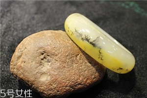 黃龍玉手鐲戴哪只手？手鐲佩戴要當(dāng)心