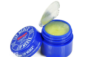 blistex唇膏有哪幾款？使用唇膏應(yīng)該適量