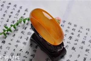 黃龍玉手鐲對(duì)身體好嗎？原來戴玉的好處這么多