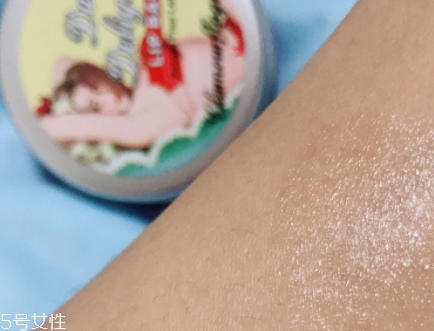 潤唇膏保質(zhì)期是多久？過期的潤唇膏不建議使用
