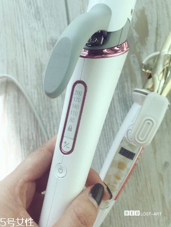 小泉成器陶瓷卷發(fā)棒好用嗎？好用的發(fā)型工具卷發(fā)棒