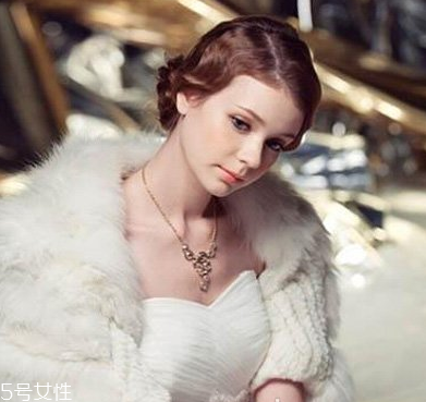 短發(fā)怎么做新娘造型？編發(fā)好看又簡(jiǎn)單