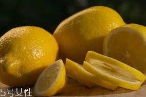檸檬精油能美白嗎？強(qiáng)效對(duì)抗黑色素