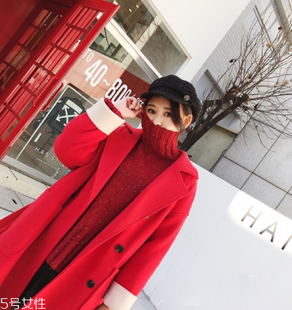 大紅色毛衣配什么顏色好看？色彩搭配很重要