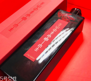 皮膚不吸收護(hù)膚品怎么回事？光用乳液面霜遠(yuǎn)遠(yuǎn)不夠