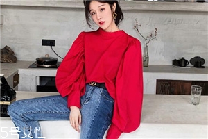 拼色牛仔褲怎么搭配？開春的最火的一條褲子